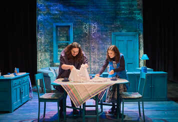 Lanna Joffrey (Fatemeh) and Nalân Burgess (Shirin) in Sister Radio - Fraser Band